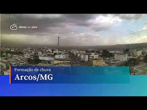 Passagem de chuva provoca ventos fortes em Arcos, Minas Gerais