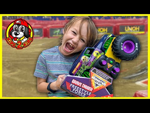 Monster Jam RC Truck Toy - Grave Digger FREESTYLE FORCE (ft. Lucas Oil Stadium Freestyle Highlights)