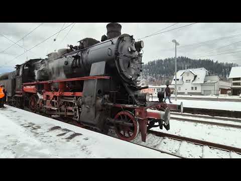 Einfahrt der Dampflokomotive 58 311 in Hausach sowie Rangieren für einen Wasserhalt