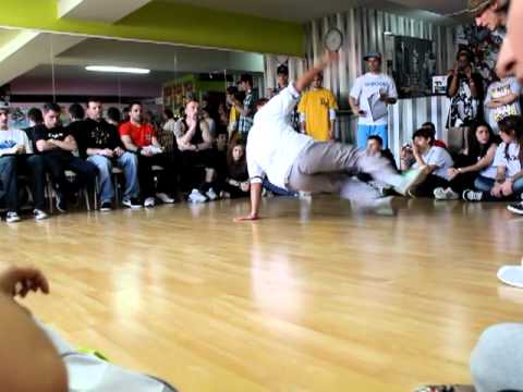 Chameel vs Mpak Who's The One     Footwork Battle