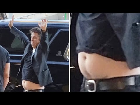 Green Day Frontman Billie Joe Armstrong Showcases His Dad Bod At LAX