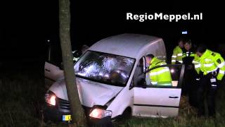 preview picture of video 'Auto botst op boom Wanneperveen'