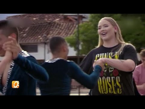 Nikkie de Jager pakt iedereen in tijdens Wie is de Mol? - RTL BOULEVARD