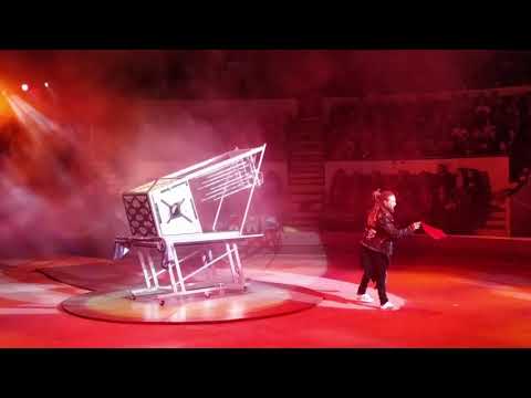 'ВОЛШЕБНЫЙ МАНЕЖ': ВЛАСТЕЛИН ИЛЛЮЗИЙ, ОПАСНЫЙ НОМЕР И ВОЗДУШНЫЕ АКРОБАТЫ/ ДОНЕЦКИЙ ЦИРК