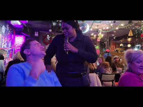 Ellen's Stardust Diner- Aretha Franklin "I Will Survive"