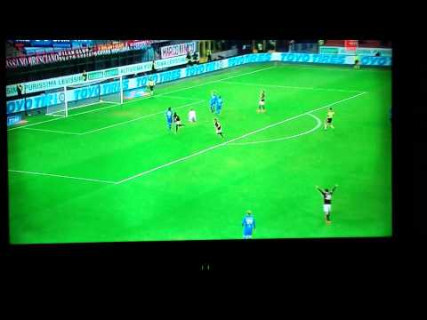Sampdoria goalkeeper mistake! Emiliano Viviano