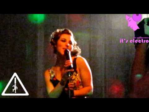 ♫ The Coolbreezers - It's Electro BACKSTAGE Folle (Video clip) (Djs From Mars Remix) New Hit 2010