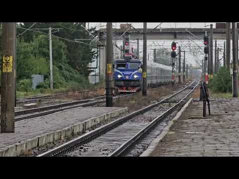 Tren IC552 Suceava - Bucuresti Nord trece in forță  prin Adjud cu EA359 - 01.10.2024
