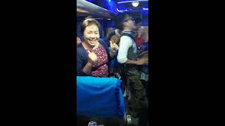 Download lagu #pengamenanyerGENDANGAN PENGAMEN BIKIN SEMUA PENUMPANG BUS GOYANG mp3