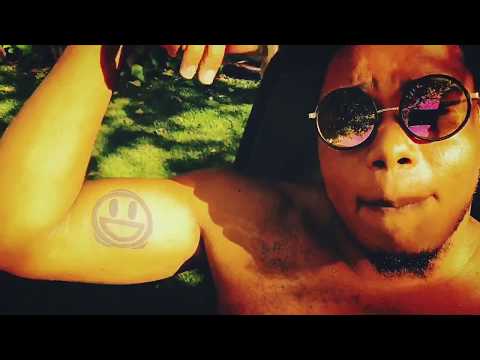 Diyi Berto feat. Shakapovich - PLOMO Y BATIDORA