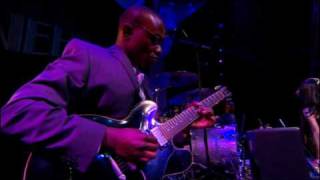 Amy Winehouse introduces the band - Live Glastonbury 2008