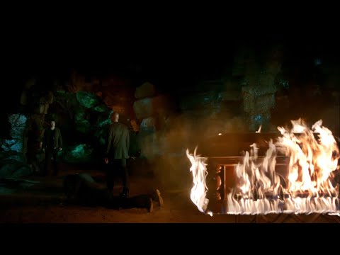 TVD 8x14 - Stefan tries to kill Cade and he burns Elena's coffin, Damon needs to choose one to save