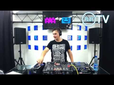 Live @PlayTV 06.08.2014 - Roman Crash
