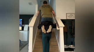 Download lagu Shoulder sit up the stairs 😧| #landc #girlpower #liftcarry #liftcarrychallenge #liftaguychallenge  mp3