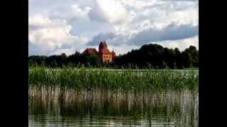 preview picture of video 'Troki, zamek w Trokach, ryby, zachód słońca, lipiec 2011 Litwa, Trakai'