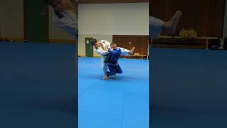 Download lagu 🕹️How do you like these combinations of throws? #judo #judotechniques #judothrows #ouchigari #judoka mp3