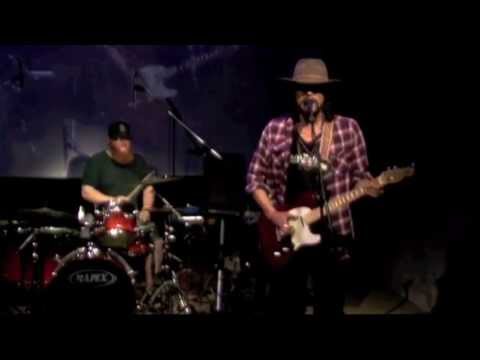 Carlos Elliot Jr. live at the Tent