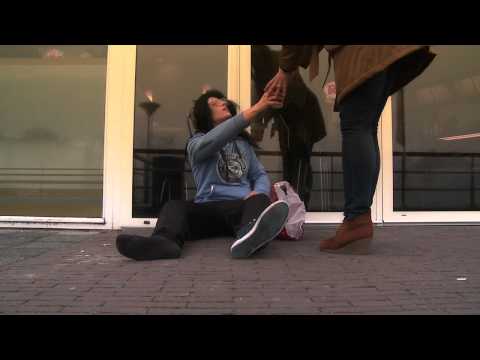 The Place To Be - TwitterSnack 4/6 (Zwerver)-HD