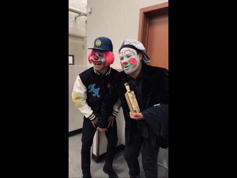 BRINCOS DIERAS ME AGARRO LOS COCONITOS!!