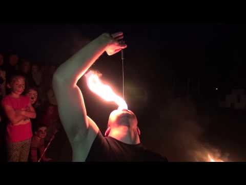 Połykanie ognia - Fakir - Teatr Feniks