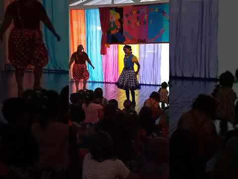 apresentação das palhaças docinho e pimentinha na escola são camillus em gurupa para