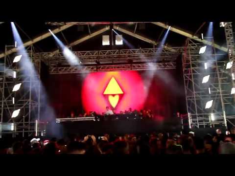 Loco Dice plays "Maiki & Alex Rubia - Till Night Late" (Unreleased Track) @ We Are FSTVL 2016
