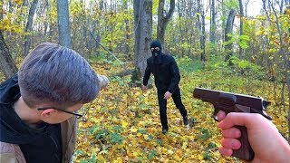 НАПАДЕНИЕ МАНЬЯКА В МАСКЕ В ЛЕСУ. ШКОЛЬНИКИ УБЕЖАЛИ ОТ МАНЬЯКА