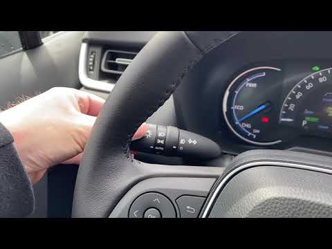 Automatic headlights, automatic highbeams, fog lights - 2020 Toyota