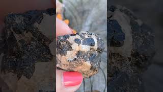 Turmalín skoryl Madagaskar 86g