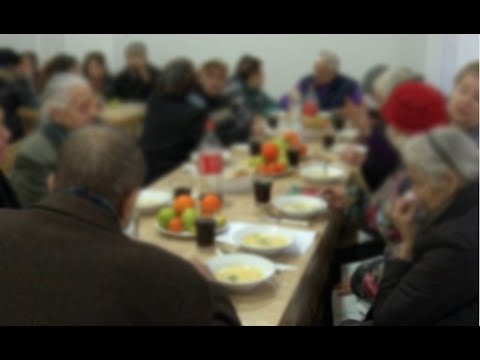 A është mirë sipas Islamit njerëzve që prezantojnë në varrim tu bëhet ushqim?