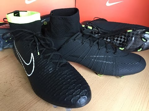 Nike Mercurial Superfly 4 (Academy Pack) vs Magista Obra (Stealth Pack) - Comparison