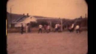 preview picture of video 'Småguttelaget til Båtsfjord i 1972.(30 sekunder med A-laget)'