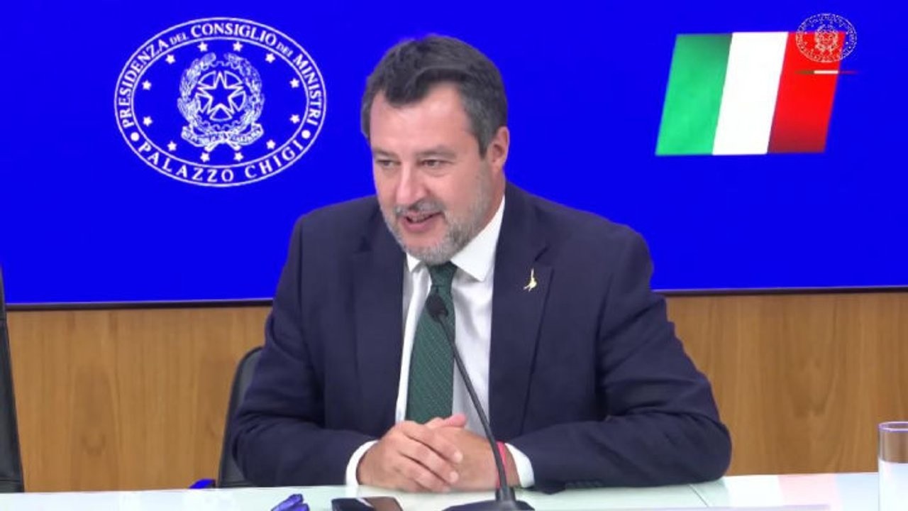 Salvini e Tajani: "Esenzione bollo è solo l'inizio", Meloni scherza: State calmi, ci sente Giorgetti
