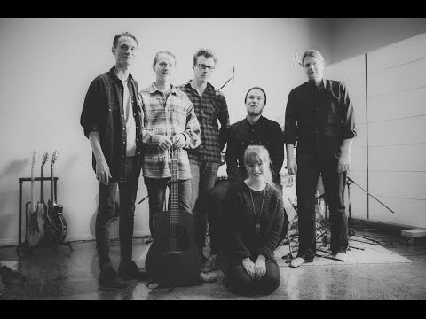 Tilhet, pajut ja muut - Puuhevonen (Live In Studio)