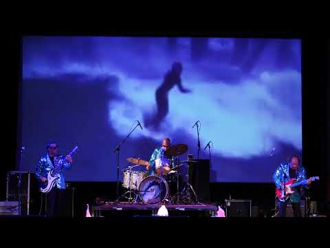 TSUNAMI OF SOUND - HANGIN' 5