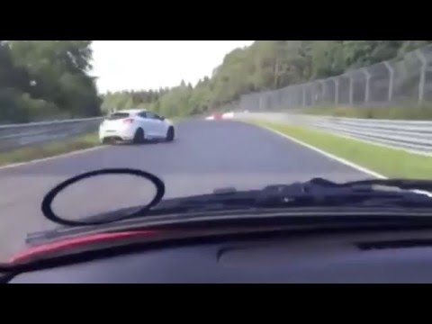 Horror Crash Heftiger Unfall auf der Nordschleife Fahrer wohl ok