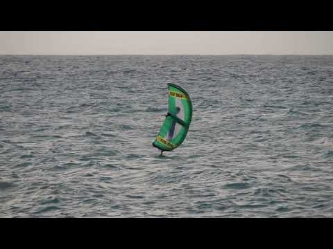 Kane de Wilde carving 360 with some Backwind Action