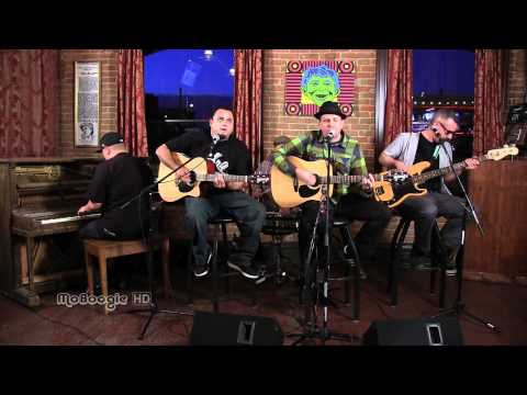 THE AGGROLITES - Keep Moving On - stripped down MoBoogie Loft Session