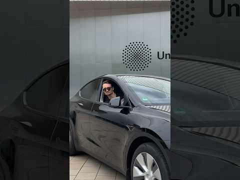 WENN MAN DICH IN EINEM TESLA VERGESSEN HAT…