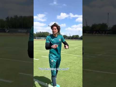 Memo Ochoa kicks field goals with the Houston Texans 🏈