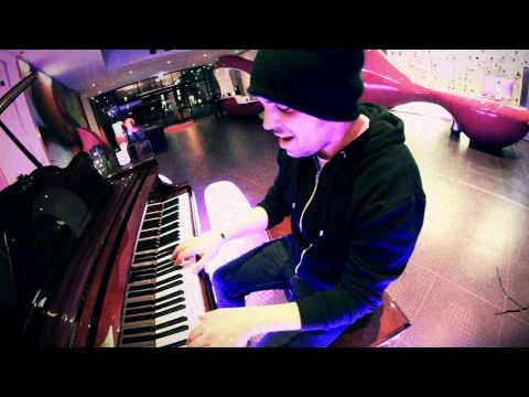 Hawksley Workman - Teenage Cats (*caught on tape - on piano in Berlin)