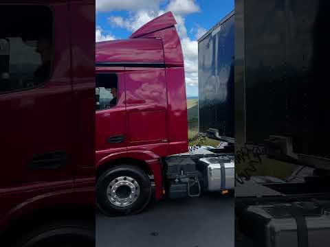 Divisa Alegre-MG / Bahia falta água… só chega de caminhão pipa! Vc que tem água em casa valorize!