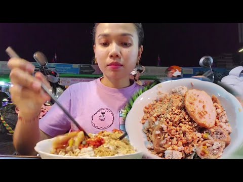 The best street food at night in Tuol Tompoung market. Stir fried rice noodle, Baby Duck egg.