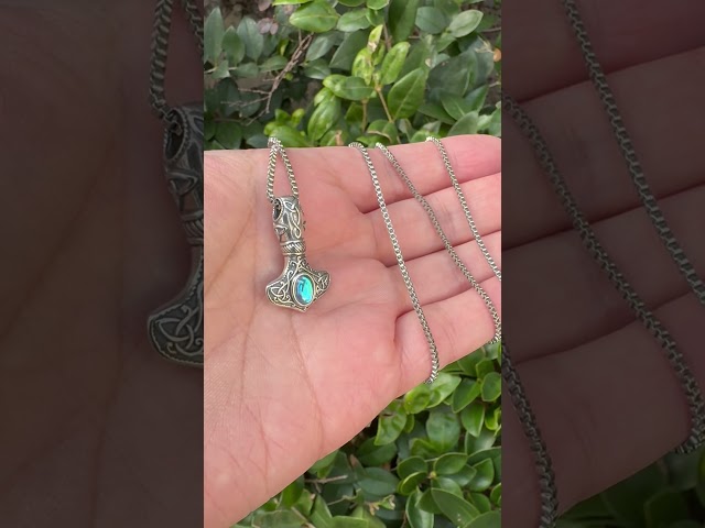 Vídeo relacionado con Noble Collection Juego de Tronos de Collar y Colgante Targaryen (Sterling Silver)