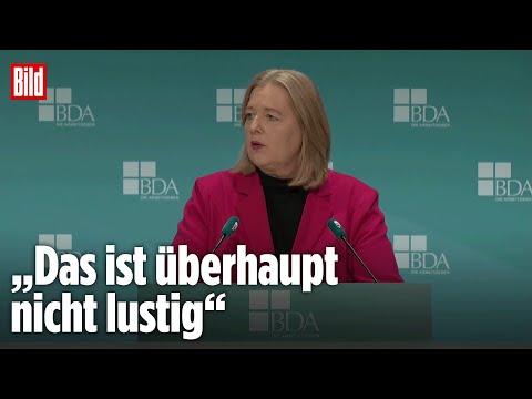 Arbeitgebertag: Bundesministerin Bärbel Bas auf der Bühne ausgelacht