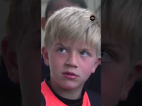 ⚽ Pourquoi ce tournoi de foot interdit les parents ?