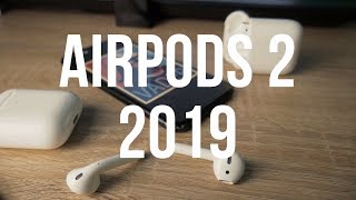 Apple AirPods 2nd generation with Charging Case (MV7N2) - відео 1