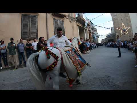 Festa Patrona Barrafranca -  'I Ritini' - Pony si inchina alla Patrona