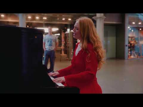 Freya Ridings - Waking up (Live from Kings Cross station) 💫