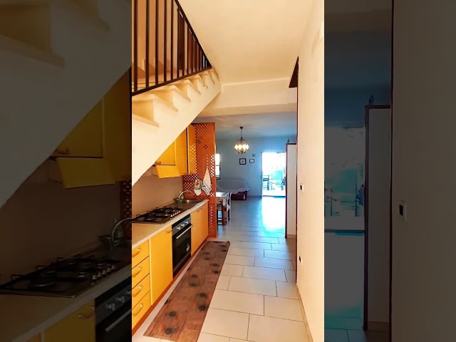 VENDESI COMODO DUPLEX INDIPENDENTE CON CORTE ESCLUSIVA E VISTA MARE